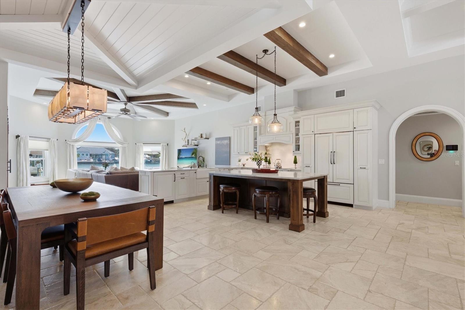 Listing photo id 11 for 215 Driftwood Lane