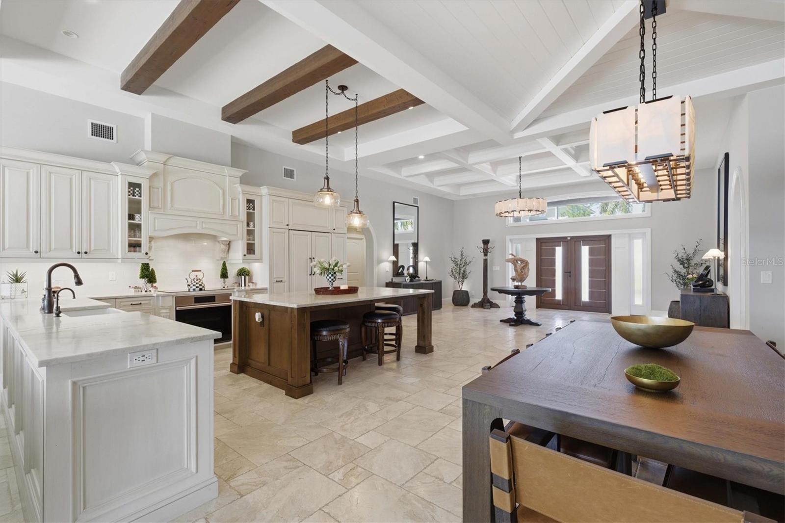 Listing photo id 12 for 215 Driftwood Lane