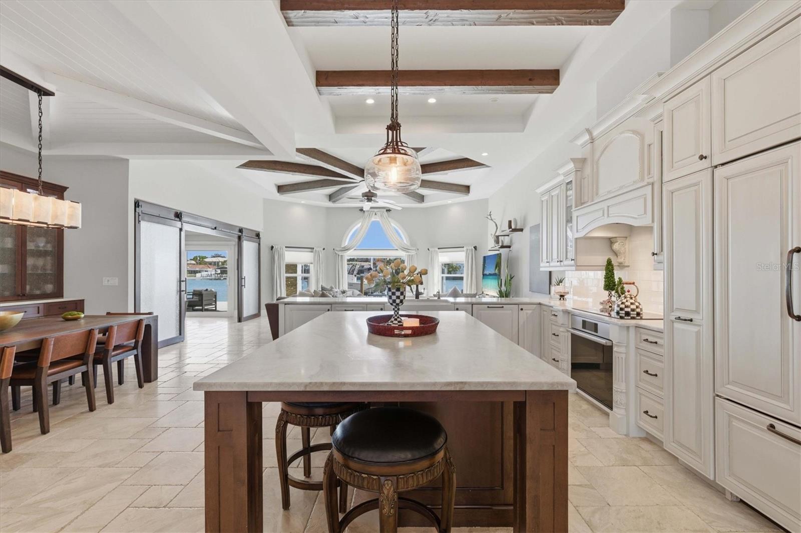 Listing photo id 14 for 215 Driftwood Lane