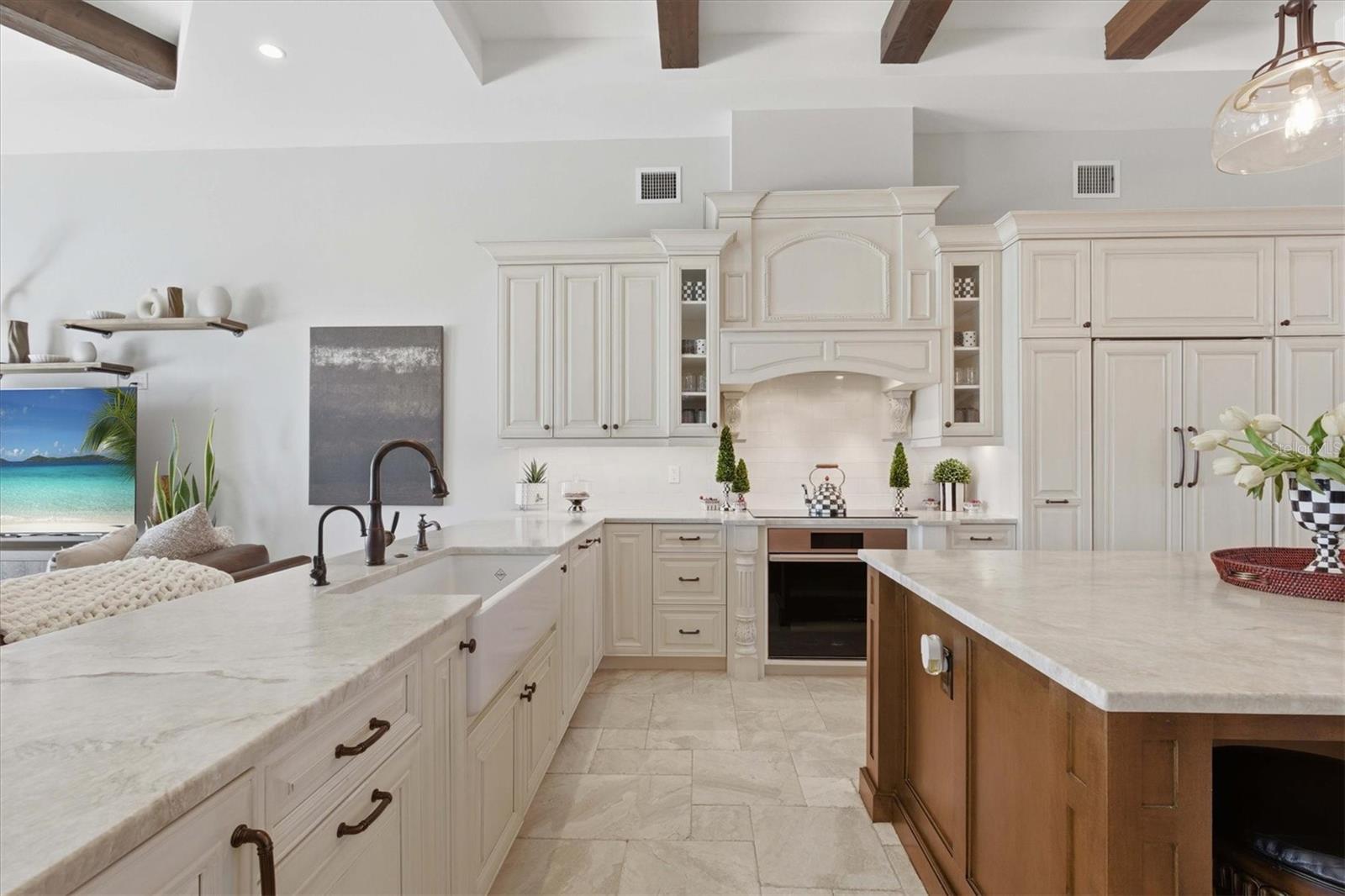 Listing photo id 18 for 215 Driftwood Lane