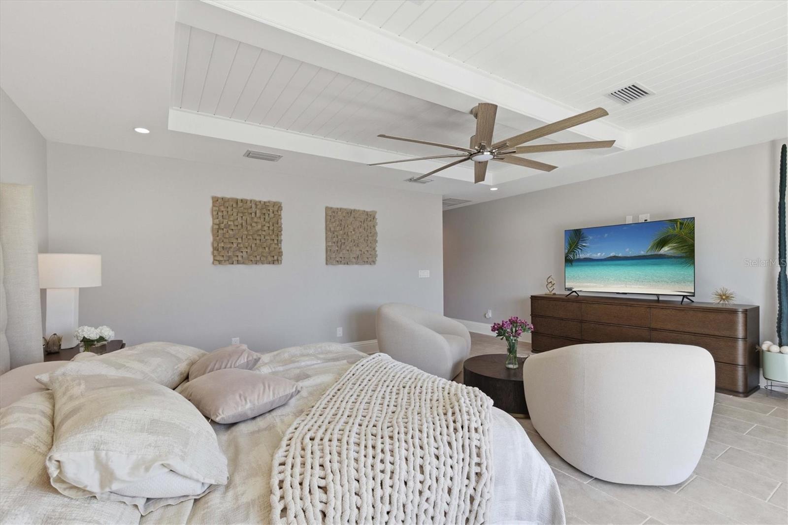 Listing photo id 37 for 215 Driftwood Lane