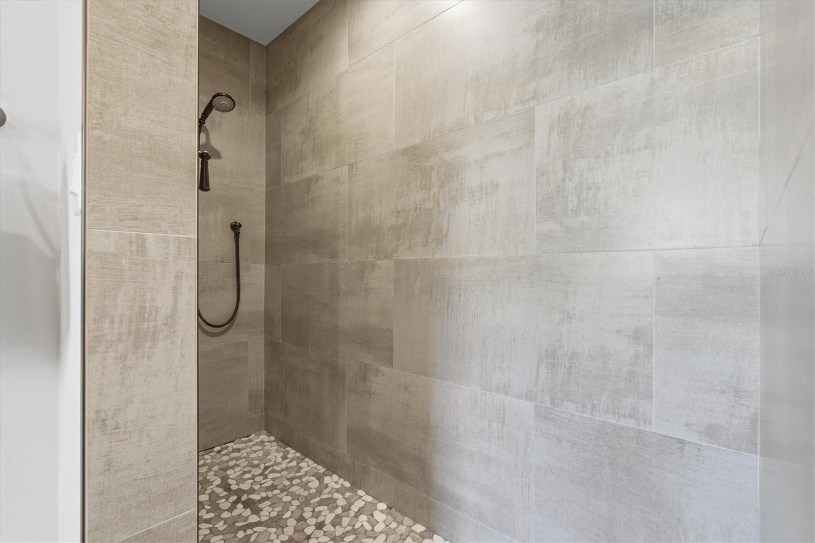 Listing photo id 43 for 215 Driftwood Lane