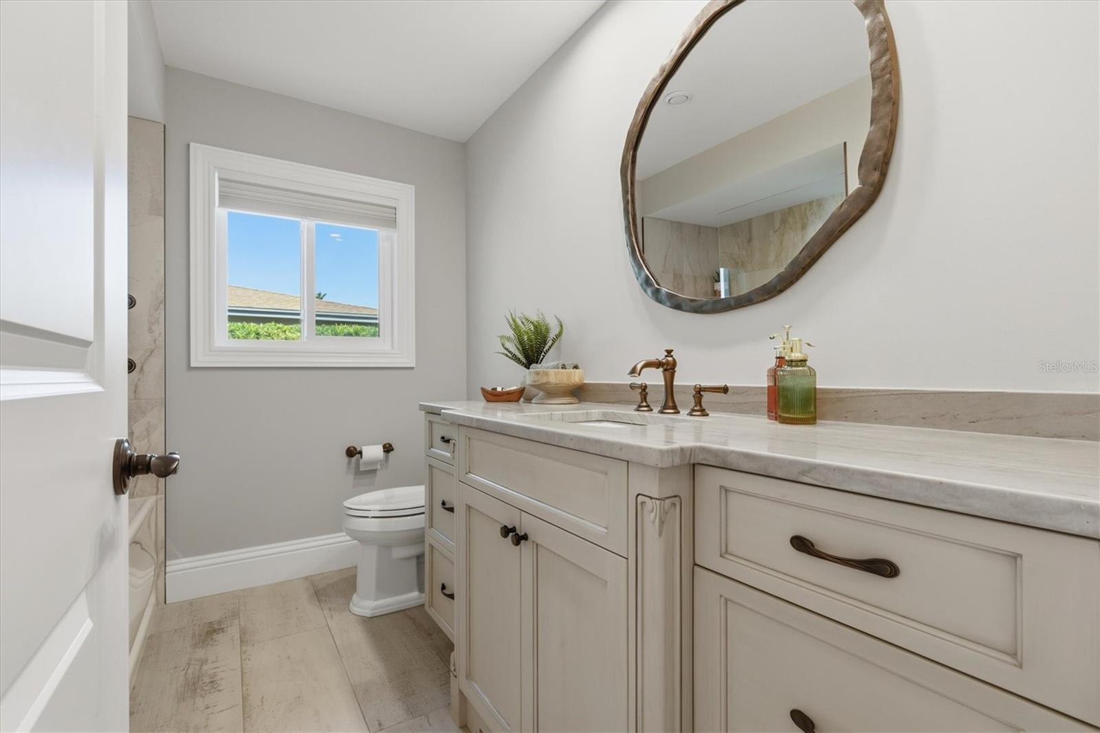 Listing photo id 55 for 215 Driftwood Lane