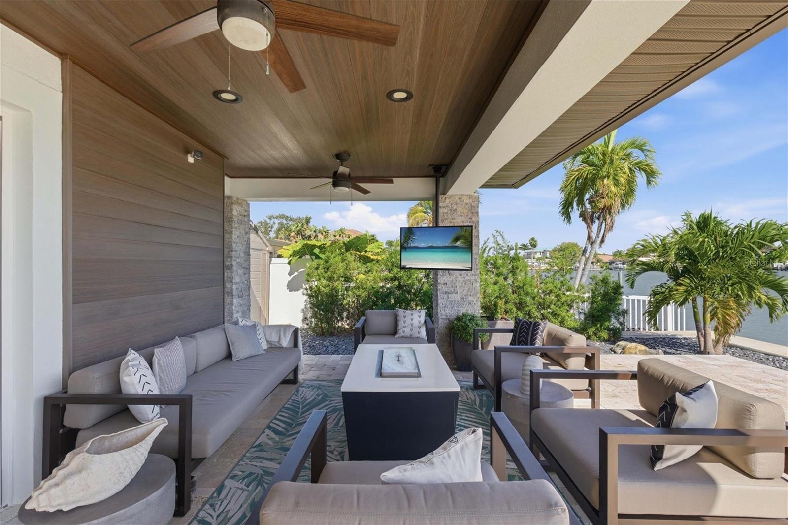 Listing photo id 59 for 215 Driftwood Lane