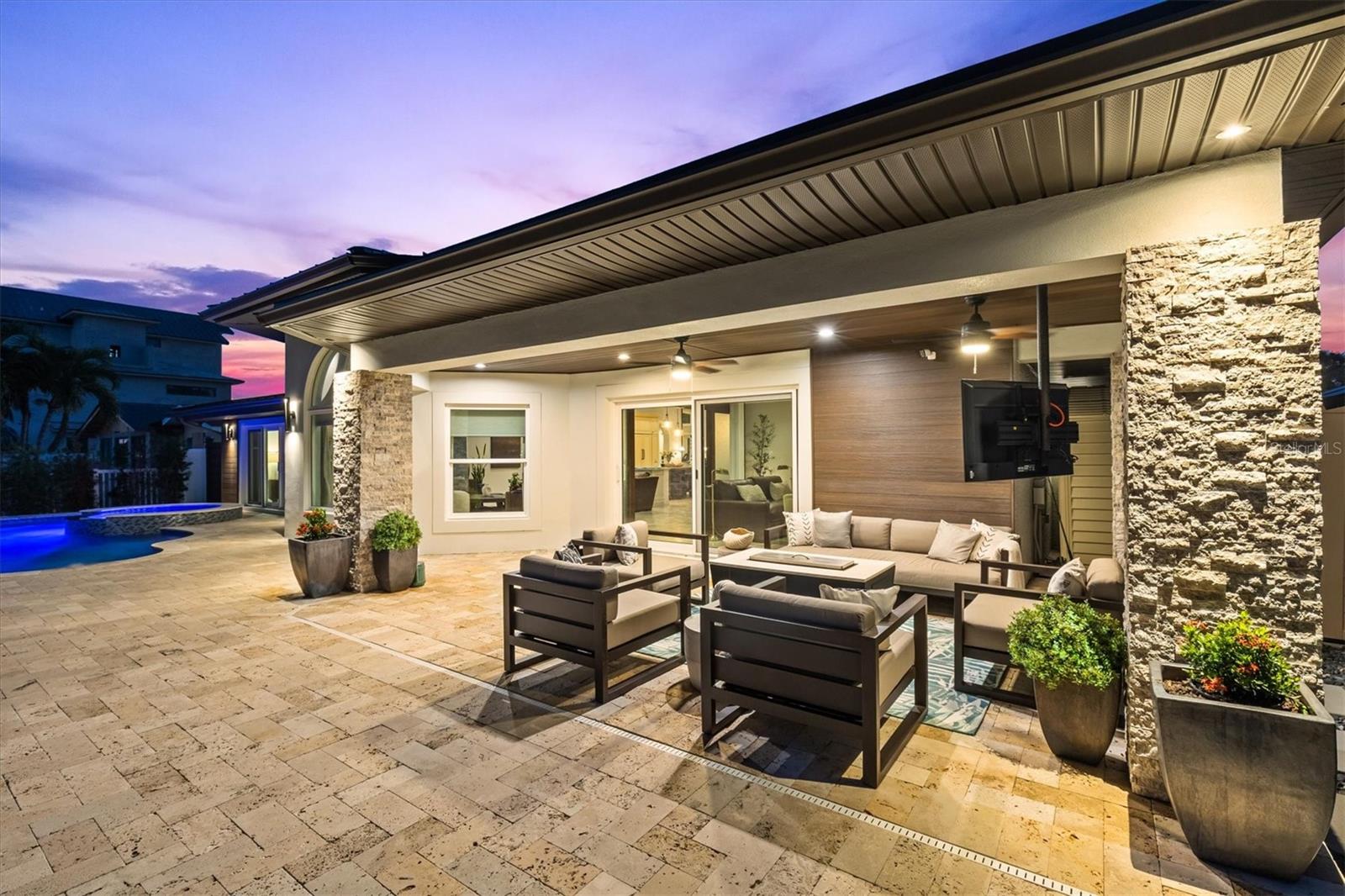 Listing photo id 81 for 215 Driftwood Lane