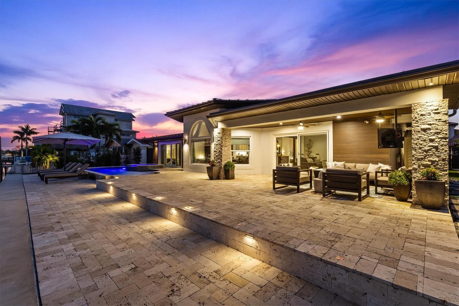 Listing photo id 82 for 215 Driftwood Lane