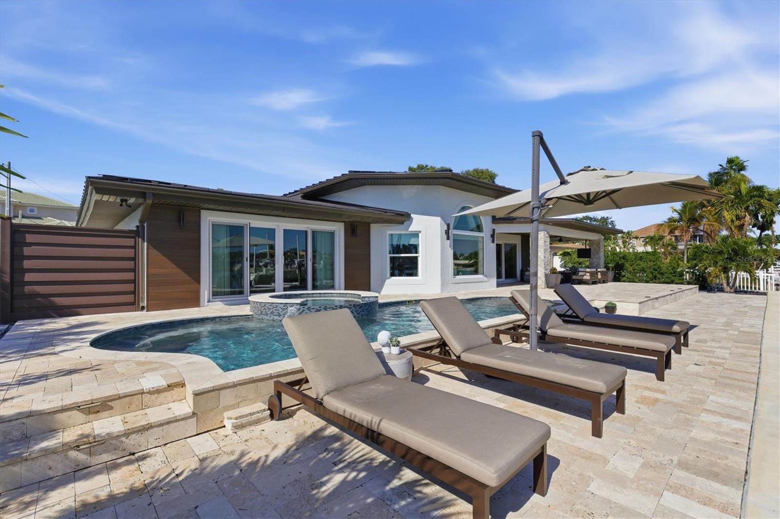 Listing photo id 84 for 215 Driftwood Lane