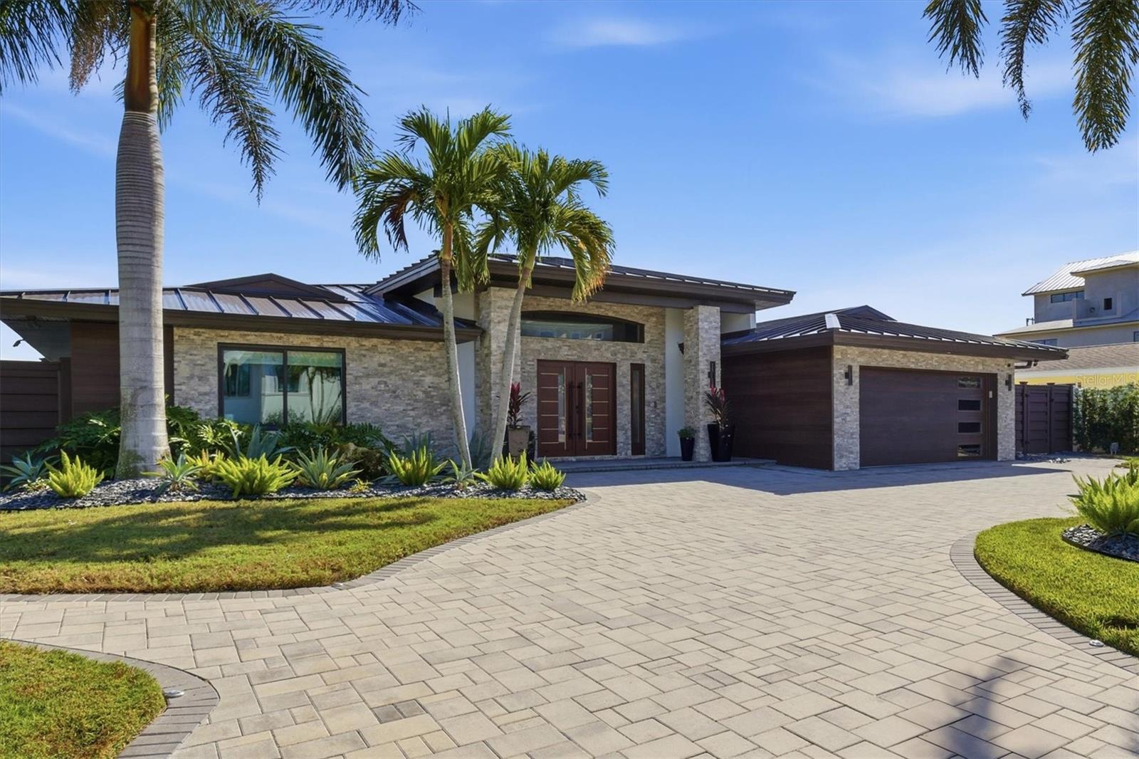 Listing photo id 85 for 215 Driftwood Lane