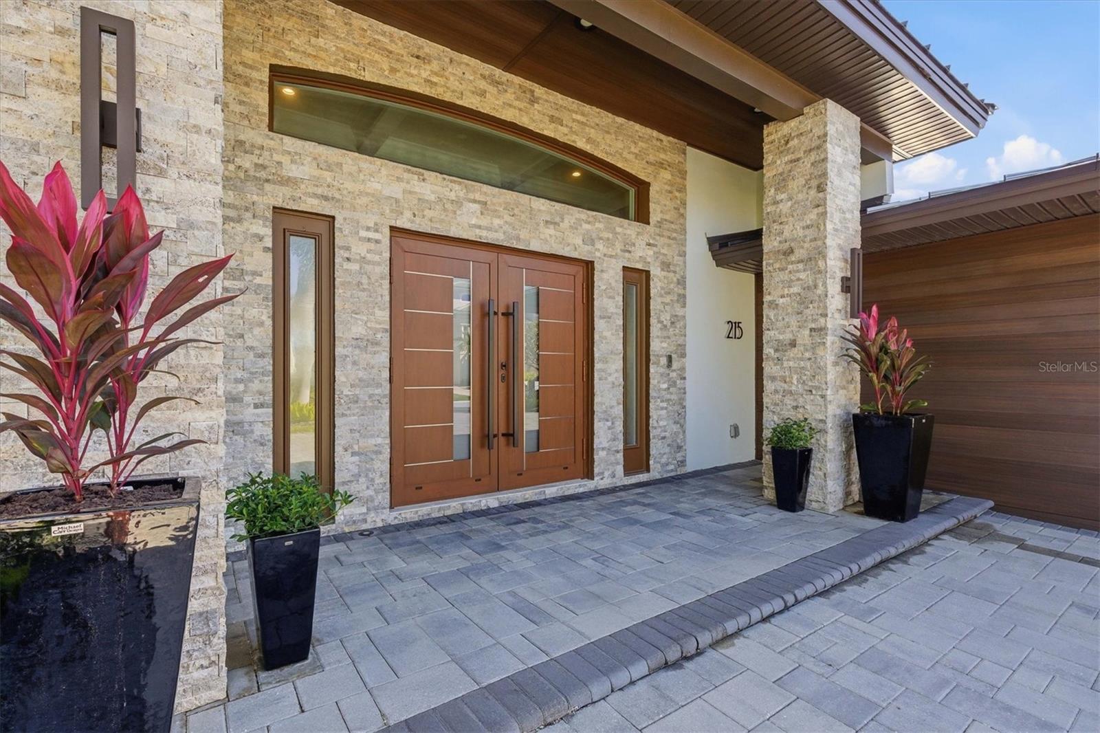 Listing photo id 86 for 215 Driftwood Lane