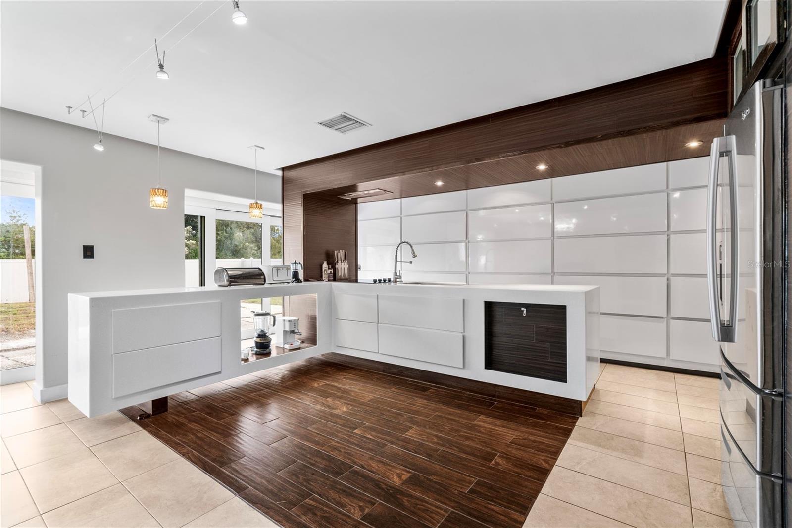 Image 14 of 43 For 2406 Meadowbrook Drive