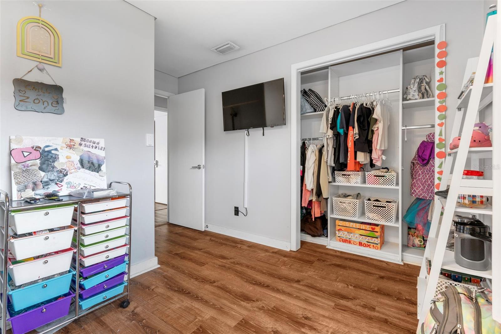 Image 25 of 43 For 2406 Meadowbrook Drive