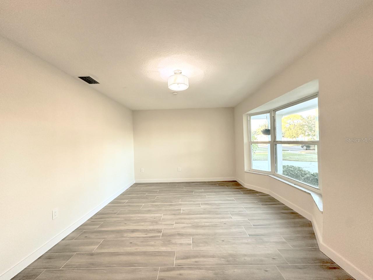 Image 3 of 31 For 4700 Chancellor Street Ne