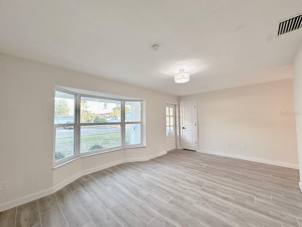 Image 4 of 31 For 4700 Chancellor Street Ne