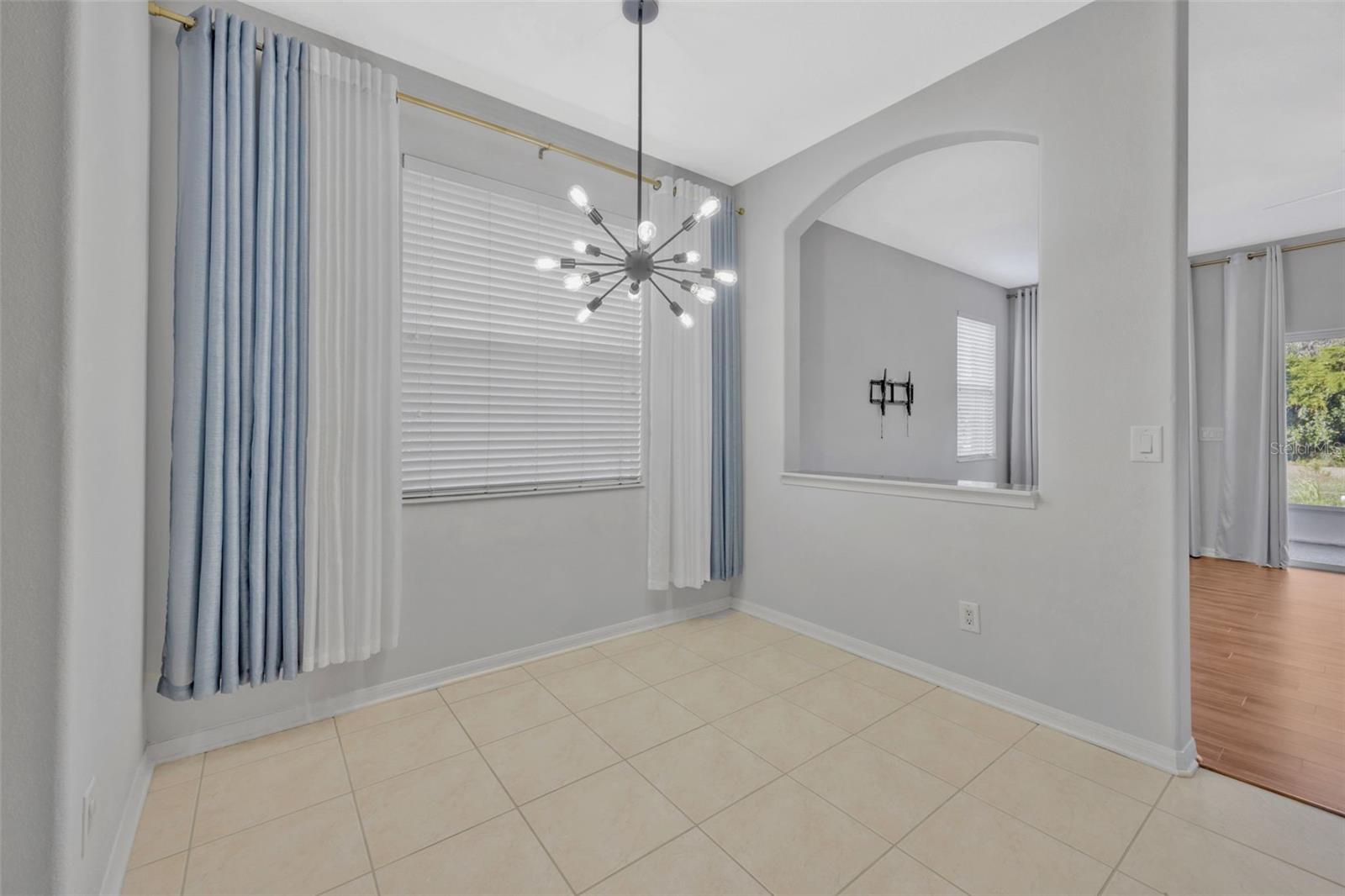 Image 11 of 54 For 10414 Tulip Field Way