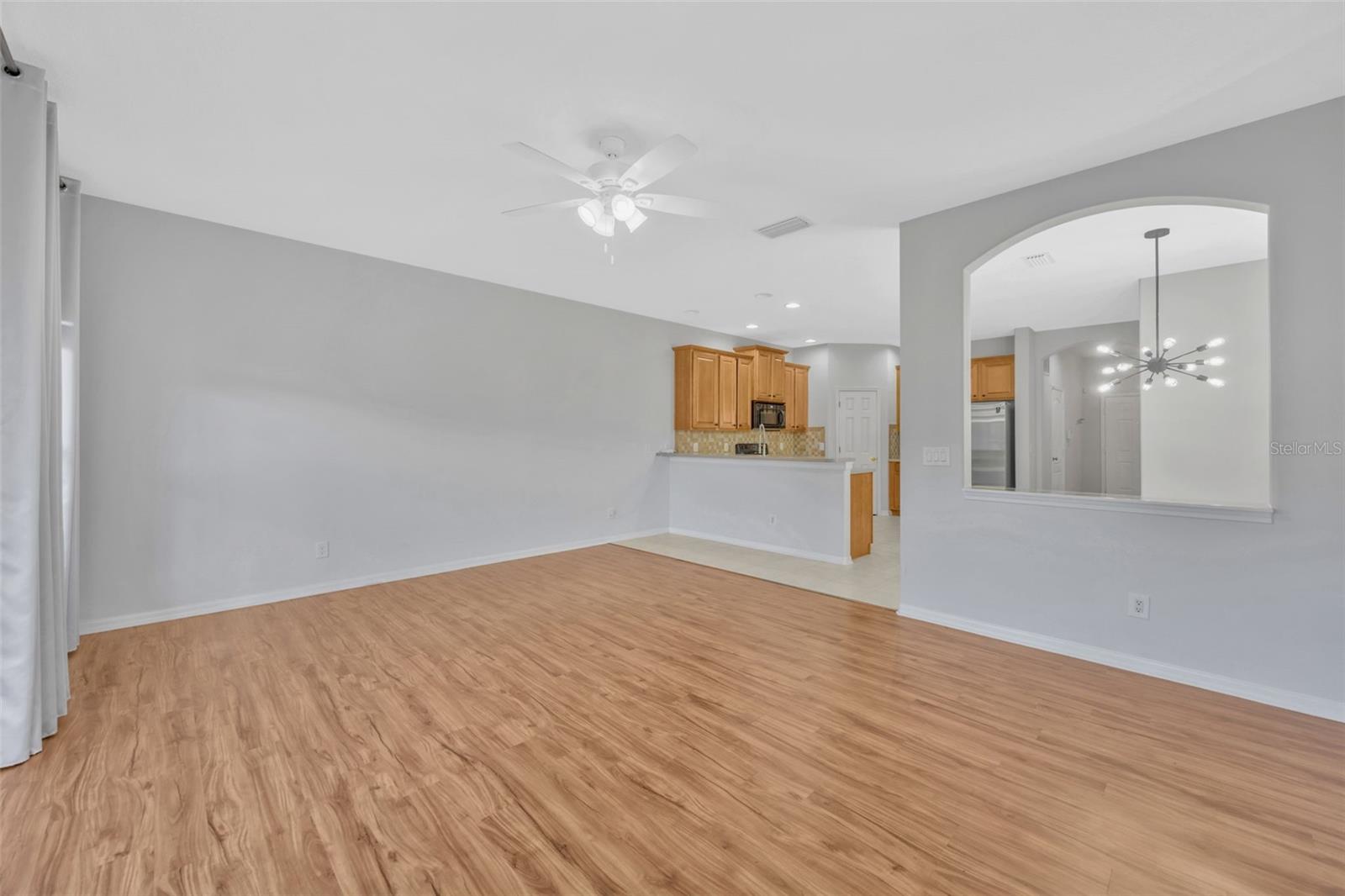 Image 12 of 54 For 10414 Tulip Field Way