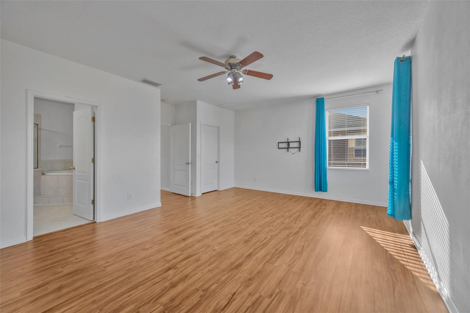 Image 23 of 54 For 10414 Tulip Field Way