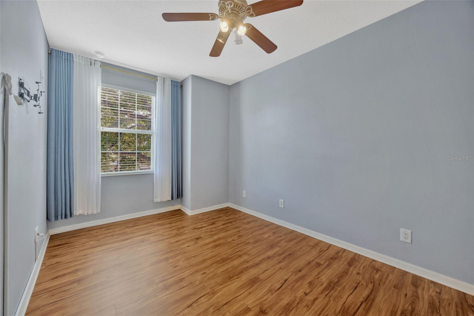 Image 31 of 54 For 10414 Tulip Field Way