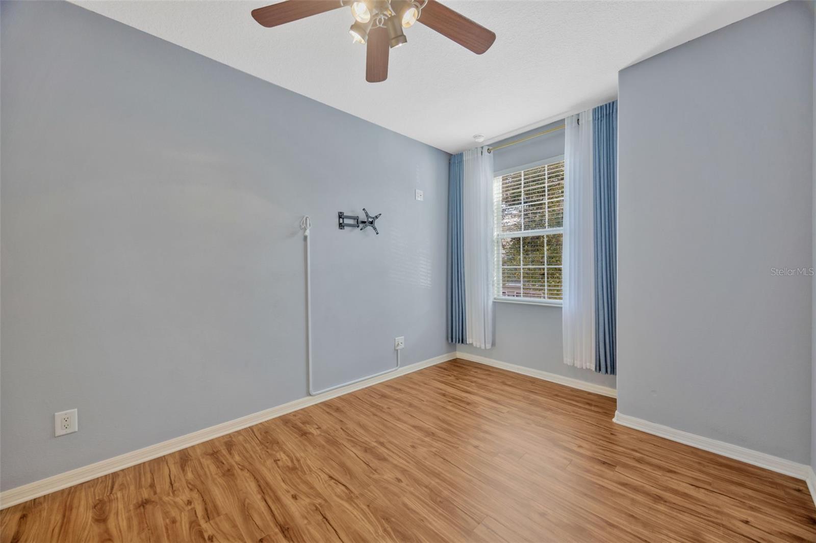 Image 32 of 54 For 10414 Tulip Field Way