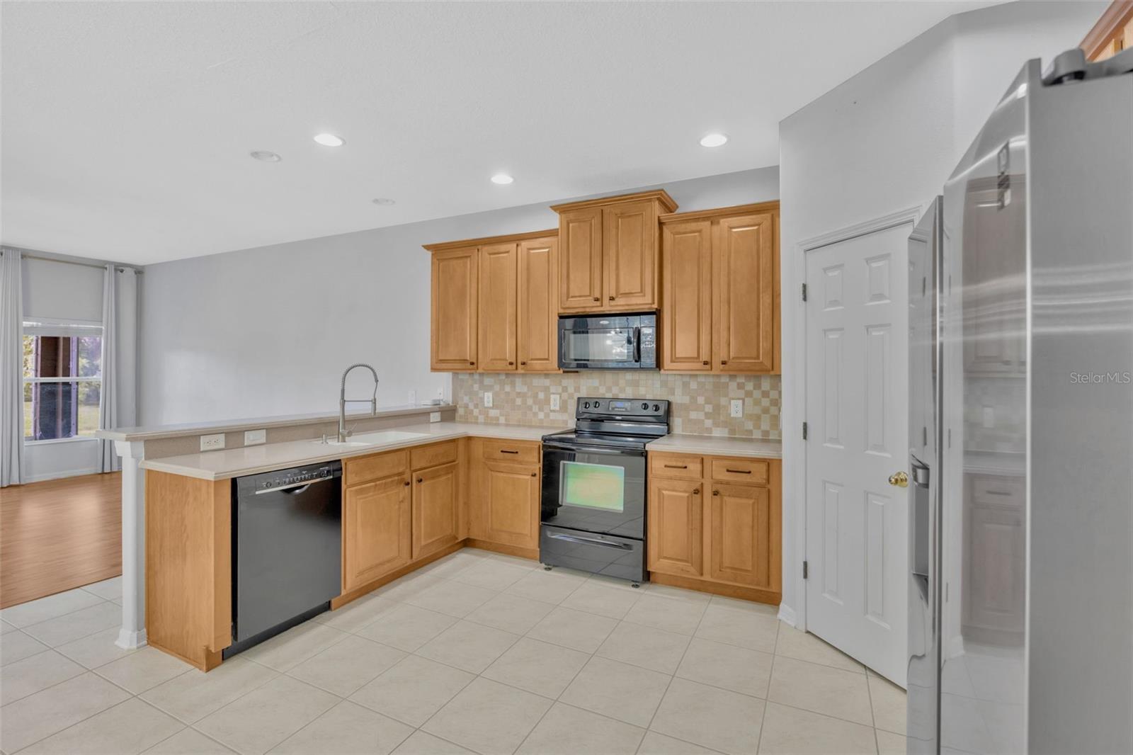 Image 4 of 54 For 10414 Tulip Field Way