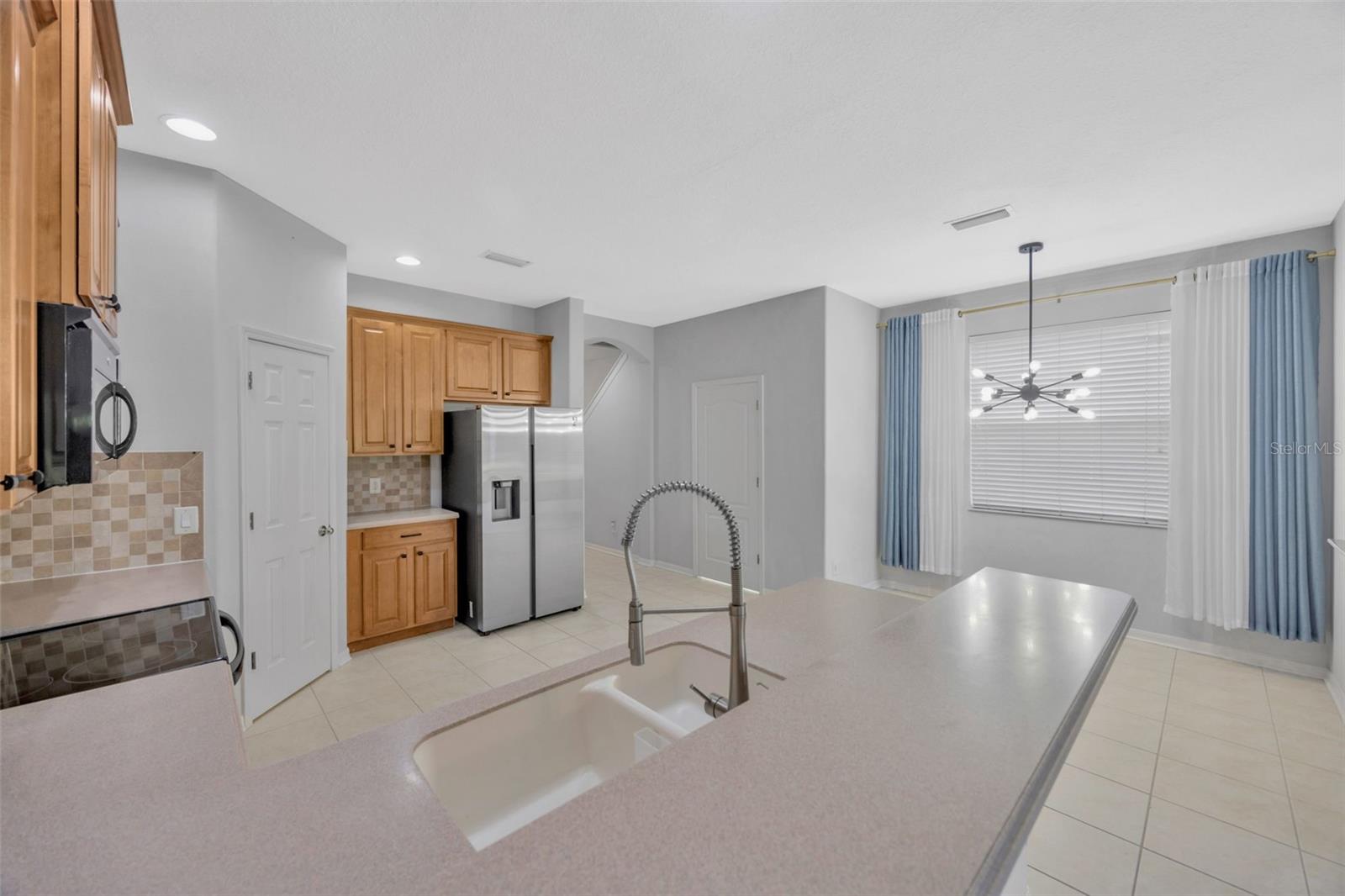 Image 8 of 54 For 10414 Tulip Field Way