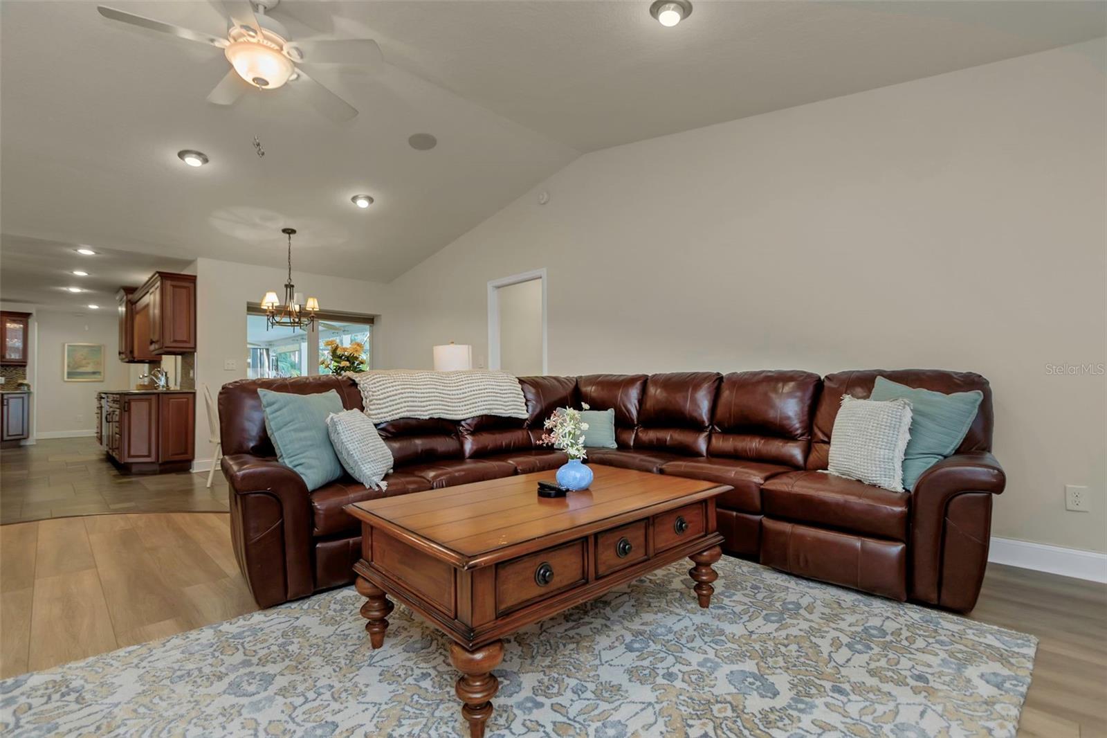 Image 18 of 44 For 2079 Swan Lane