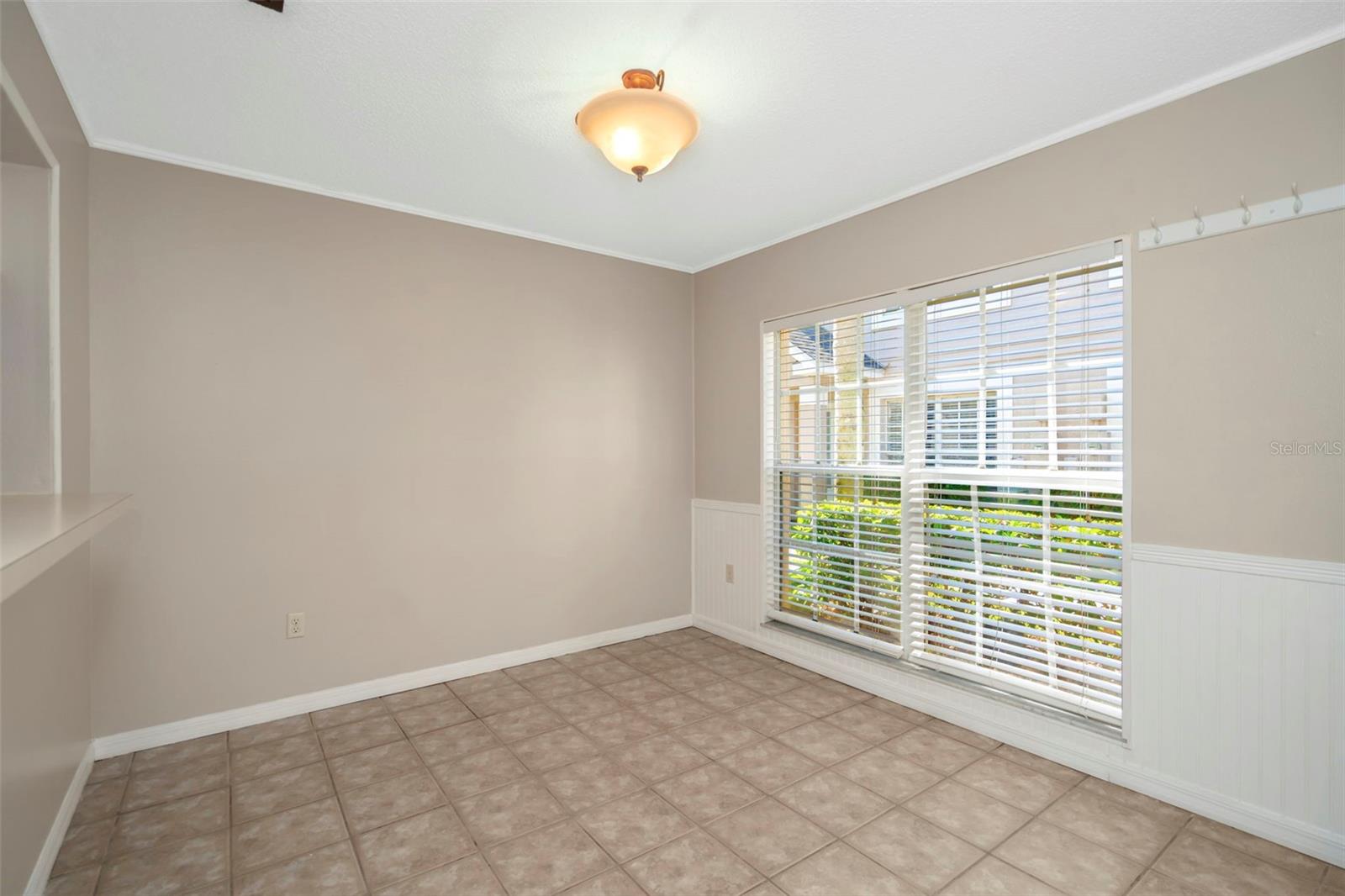 Image 11 of 49 For 637 Kensington Lake Circle