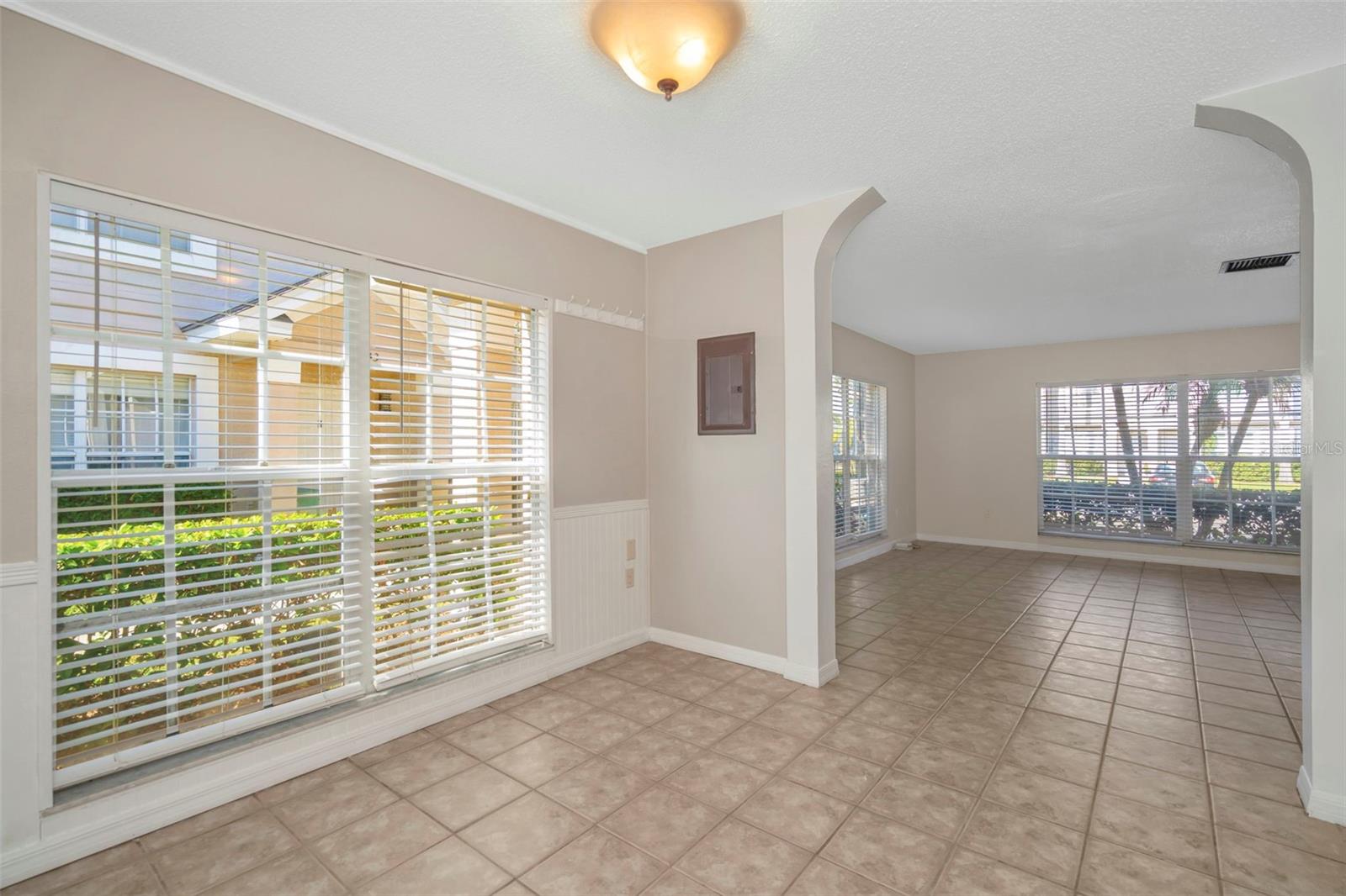 Image 13 of 49 For 637 Kensington Lake Circle