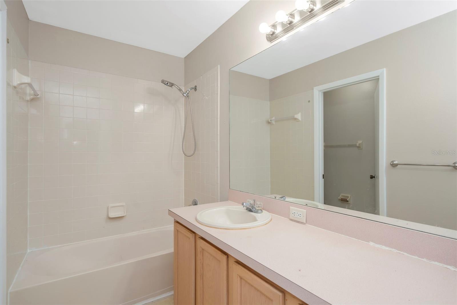 Image 24 of 49 For 637 Kensington Lake Circle