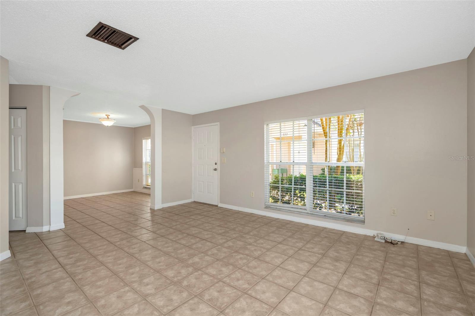 Image 9 of 49 For 637 Kensington Lake Circle