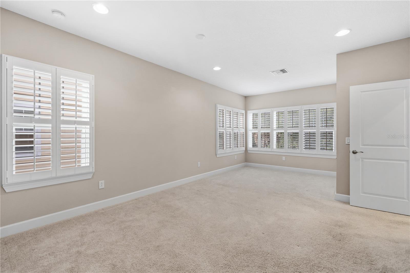 Image 5 of 61 For 3167 Moorings Drive S