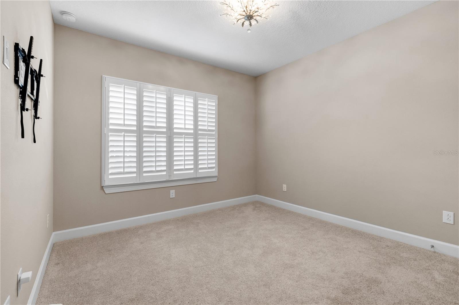 Image 7 of 61 For 3167 Moorings Drive S