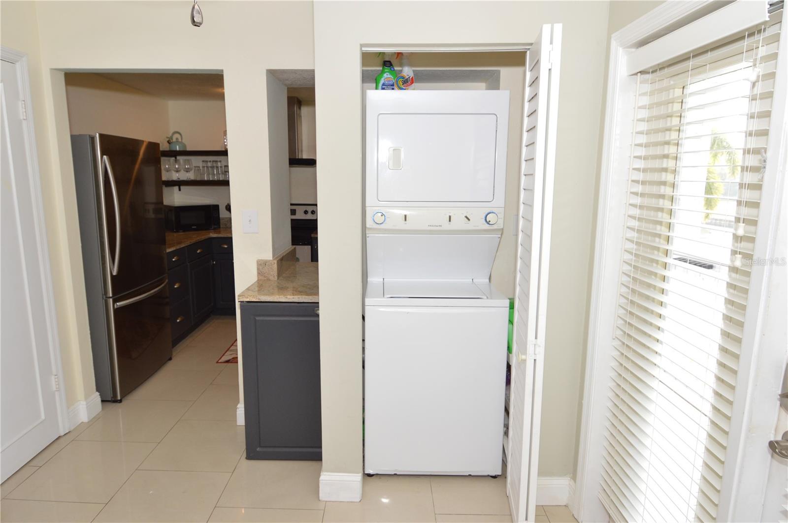 Image 8 of 100 For 3873 Pompano Drive Se D