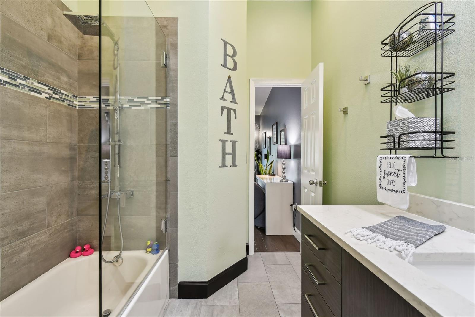 Image 25 of 37 For 549 Walden Court