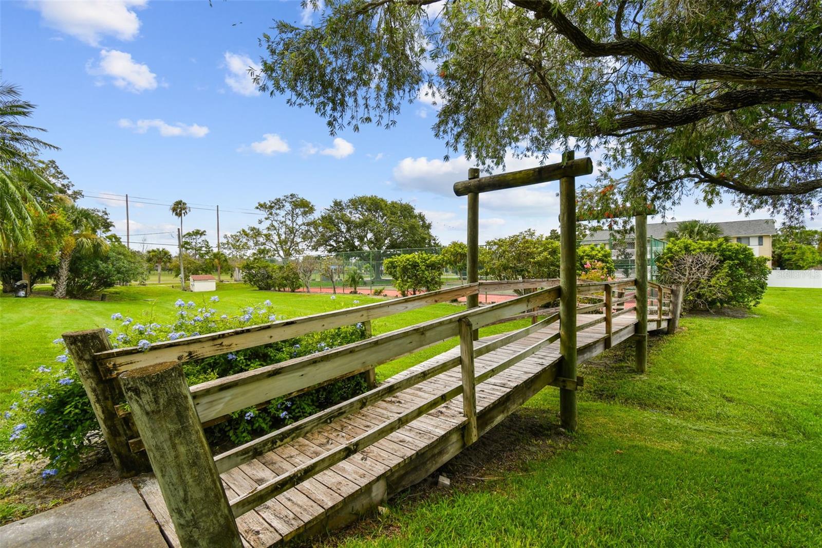 Image 32 of 37 For 549 Walden Court