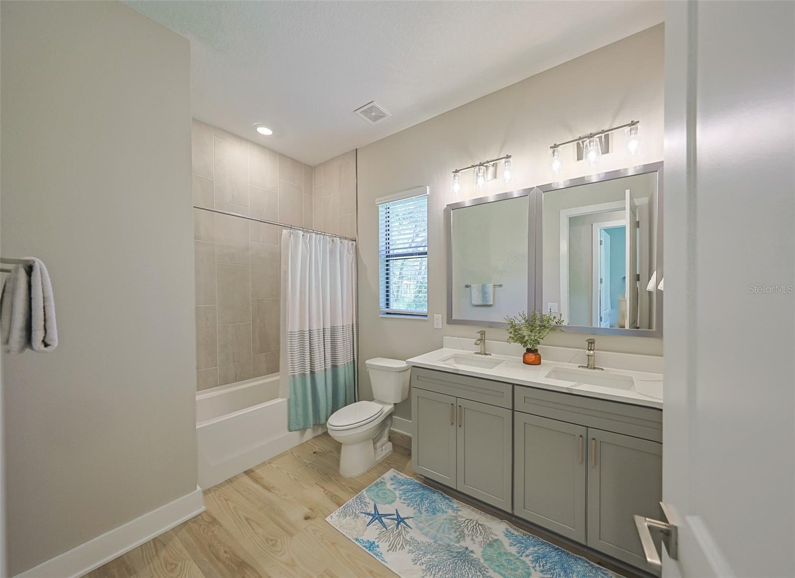 Image 33 of 42 For 13148 Oldenburg Drive