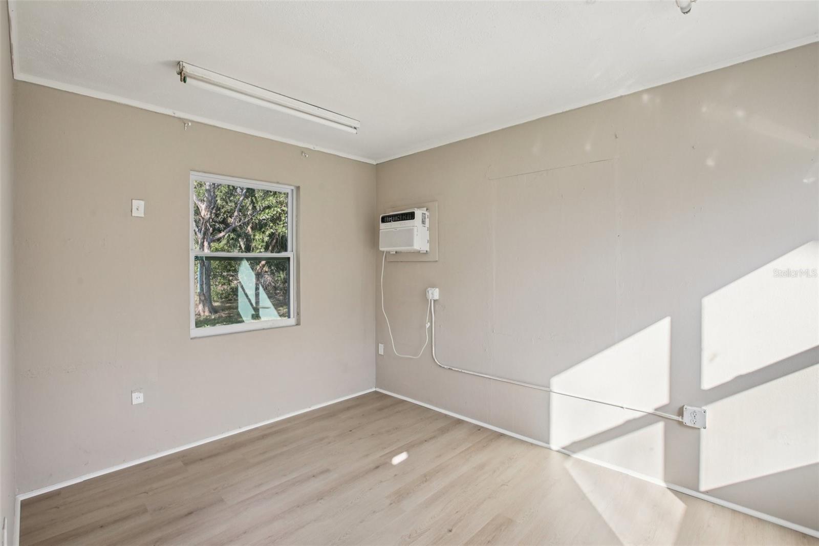 Image 28 of 48 For 204 Shell Point Road