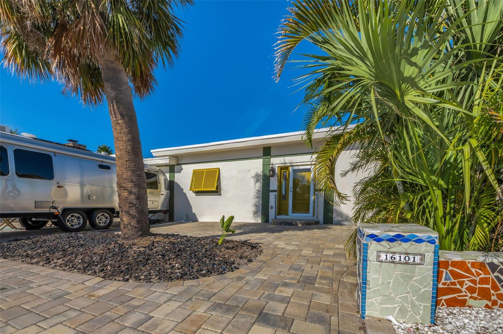 Image 40 of 43 For 16101 Redington Drive