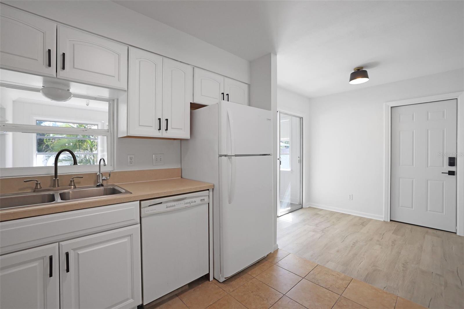 Image 8 of 26 For 637 Beltrees Street