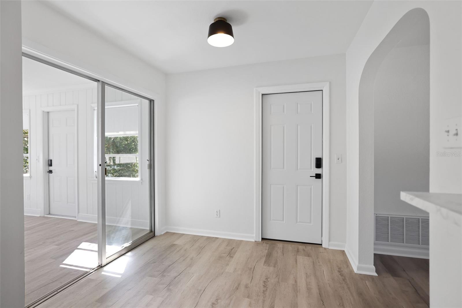 Image 9 of 26 For 637 Beltrees Street