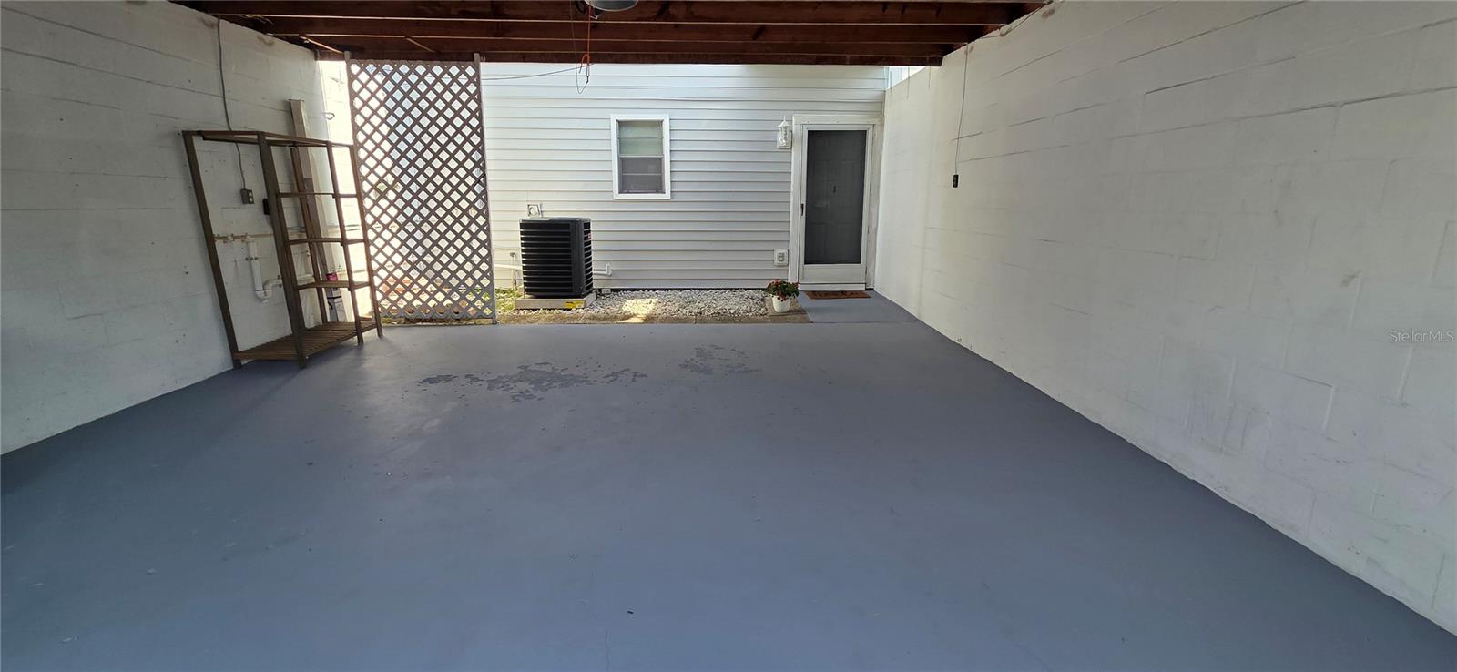 Image 14 of 39 For 11913 Congressional Drive 11913