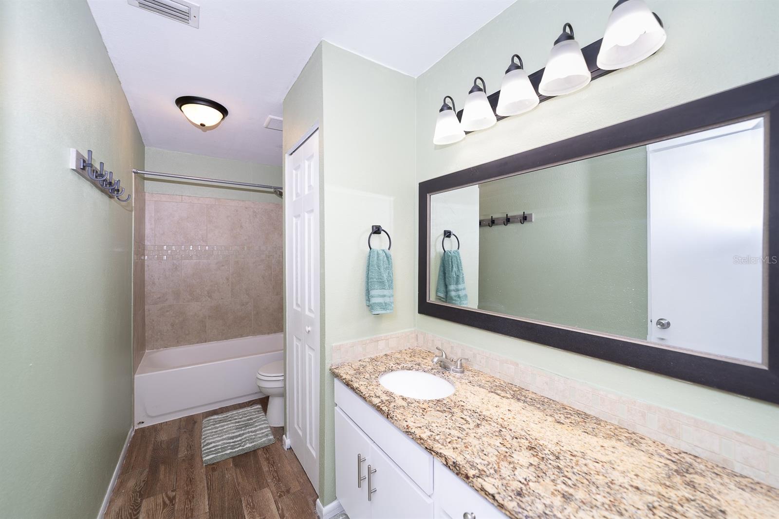 Image 20 of 39 For 11913 Congressional Drive 11913