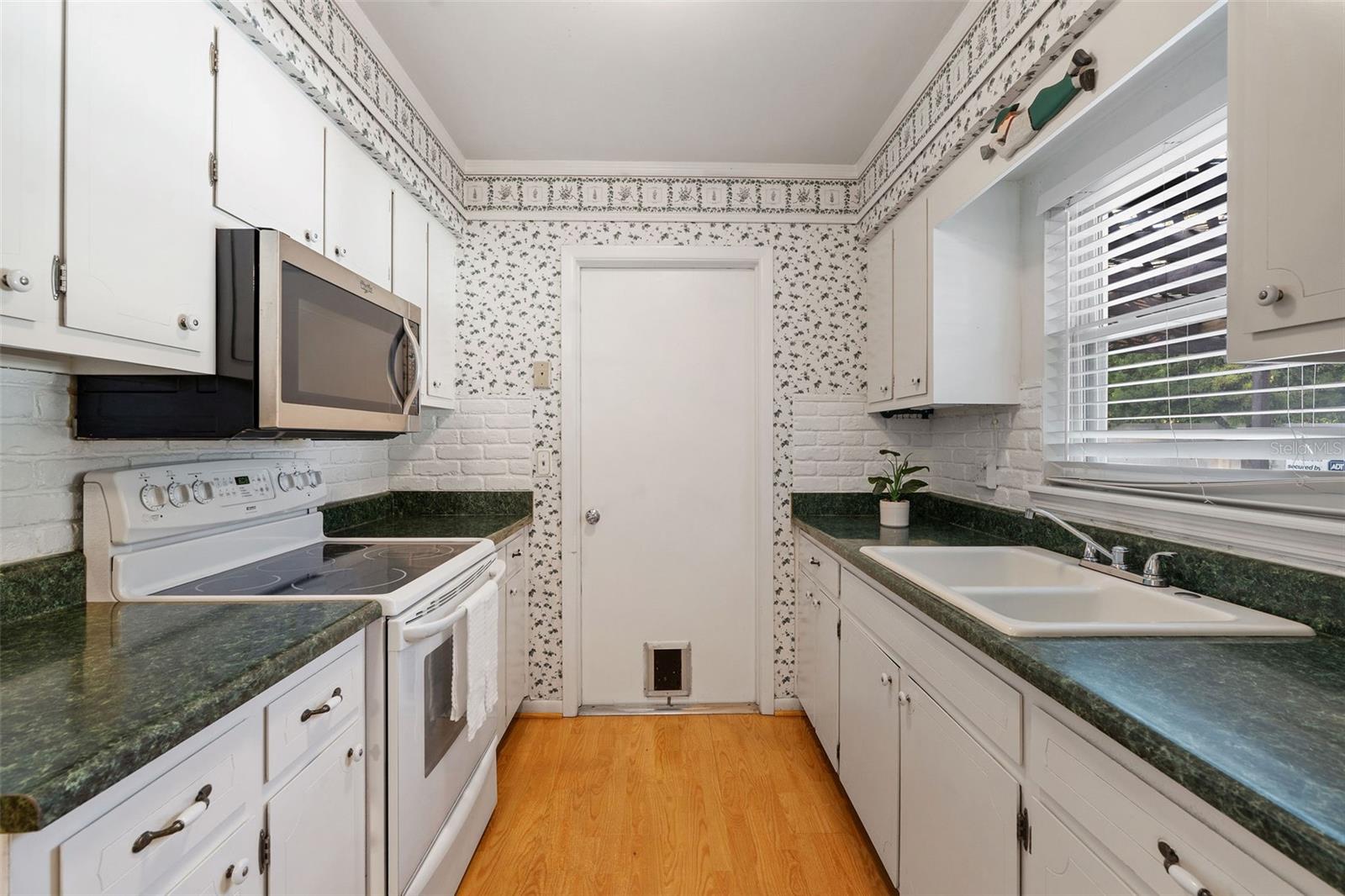 Image 13 of 32 For 6423 Murray Hill Drive