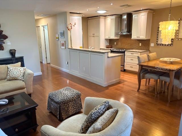 Image 14 of 59 For 404 Feltham Trail B