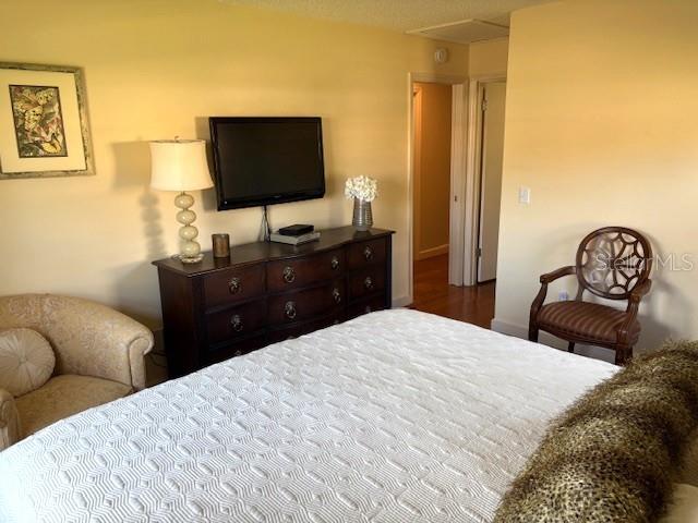 Image 40 of 59 For 404 Feltham Trail B