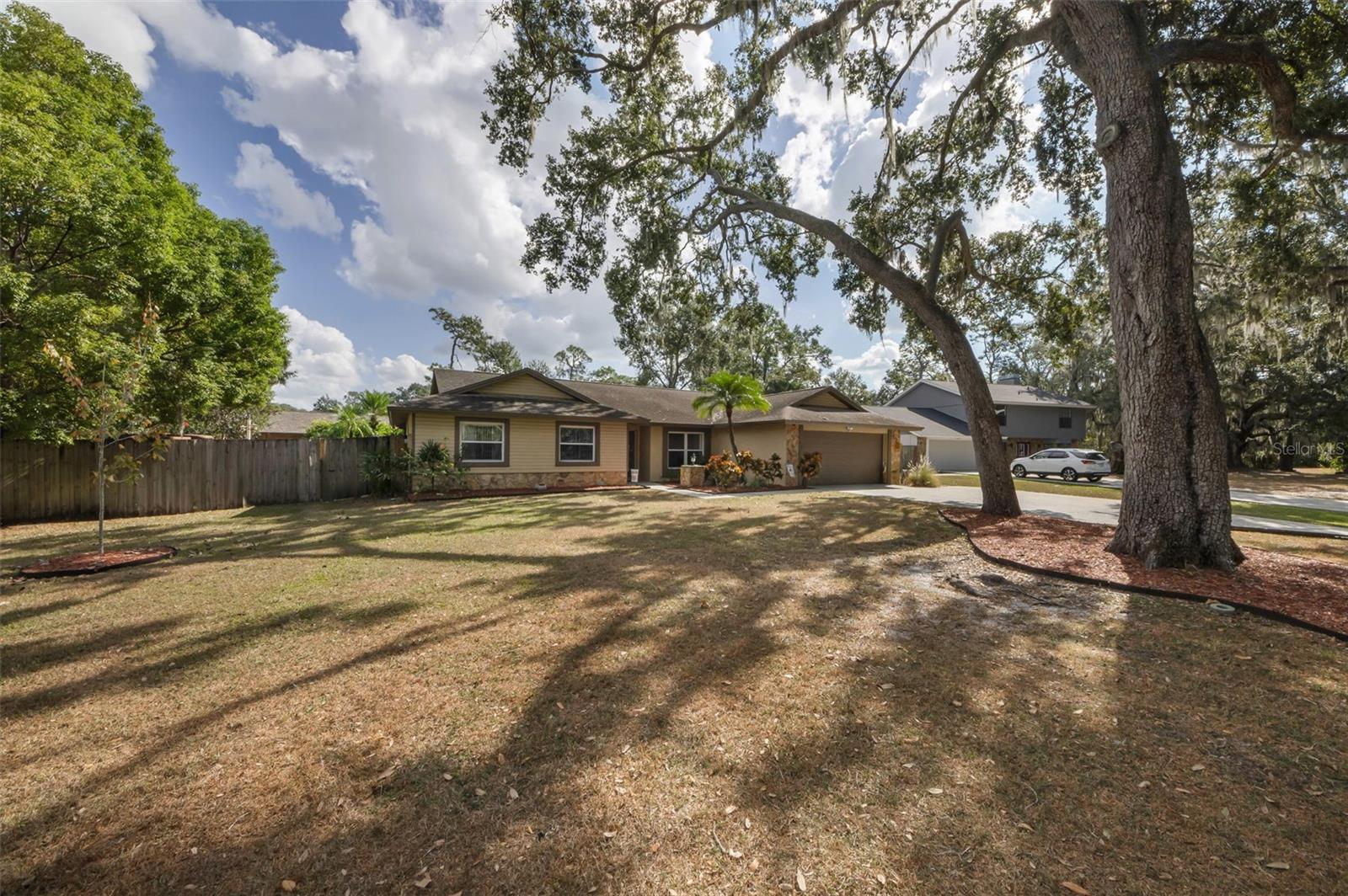 Image 11 of 62 For 415 Bayfield Drive