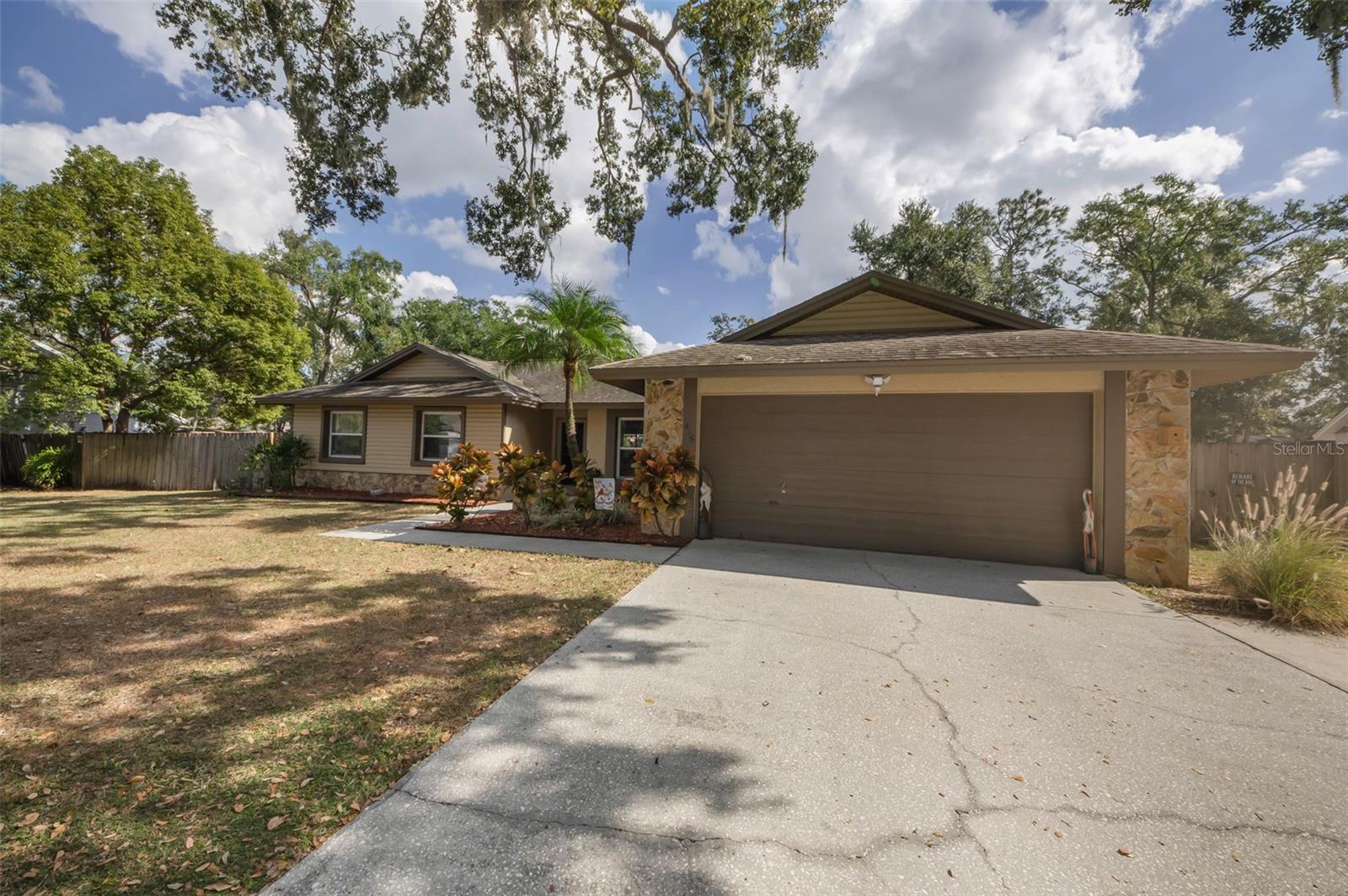 Image 12 of 62 For 415 Bayfield Drive