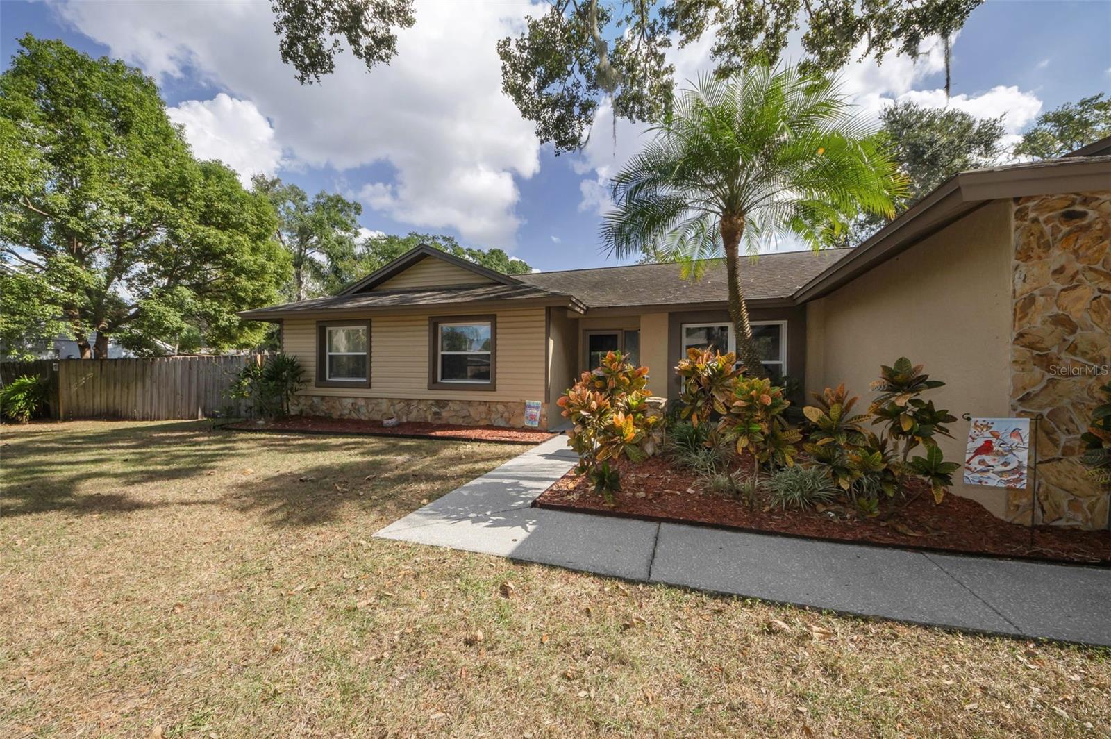 Image 13 of 62 For 415 Bayfield Drive