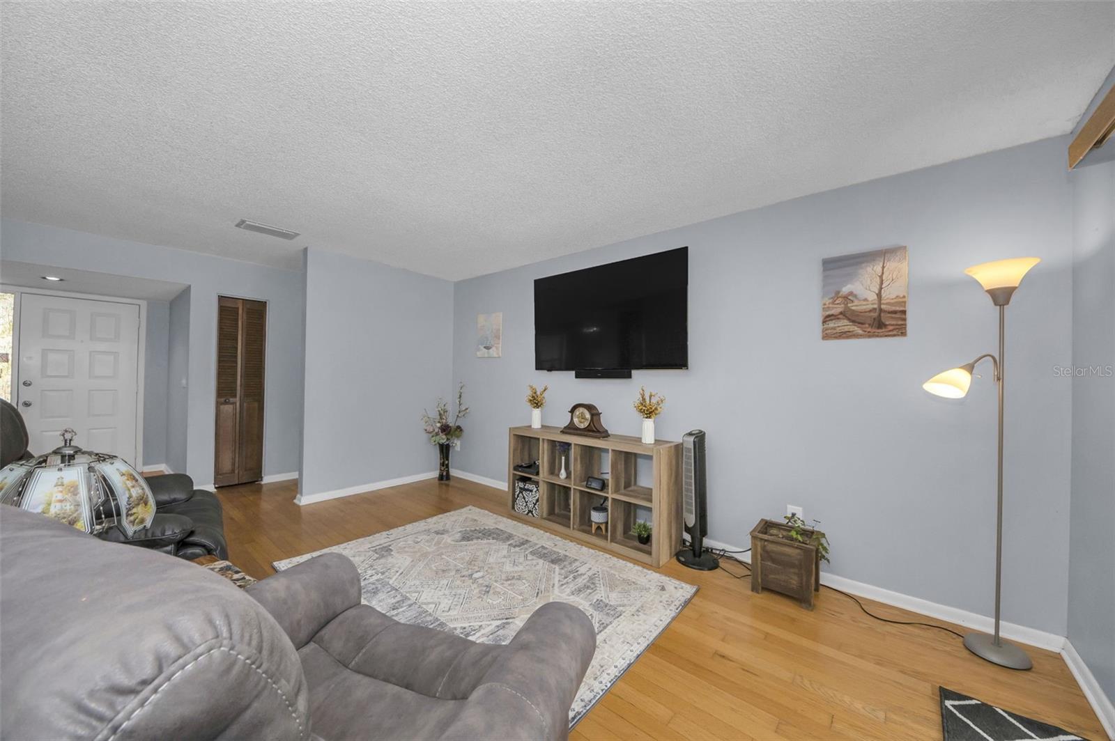 Image 18 of 62 For 415 Bayfield Drive