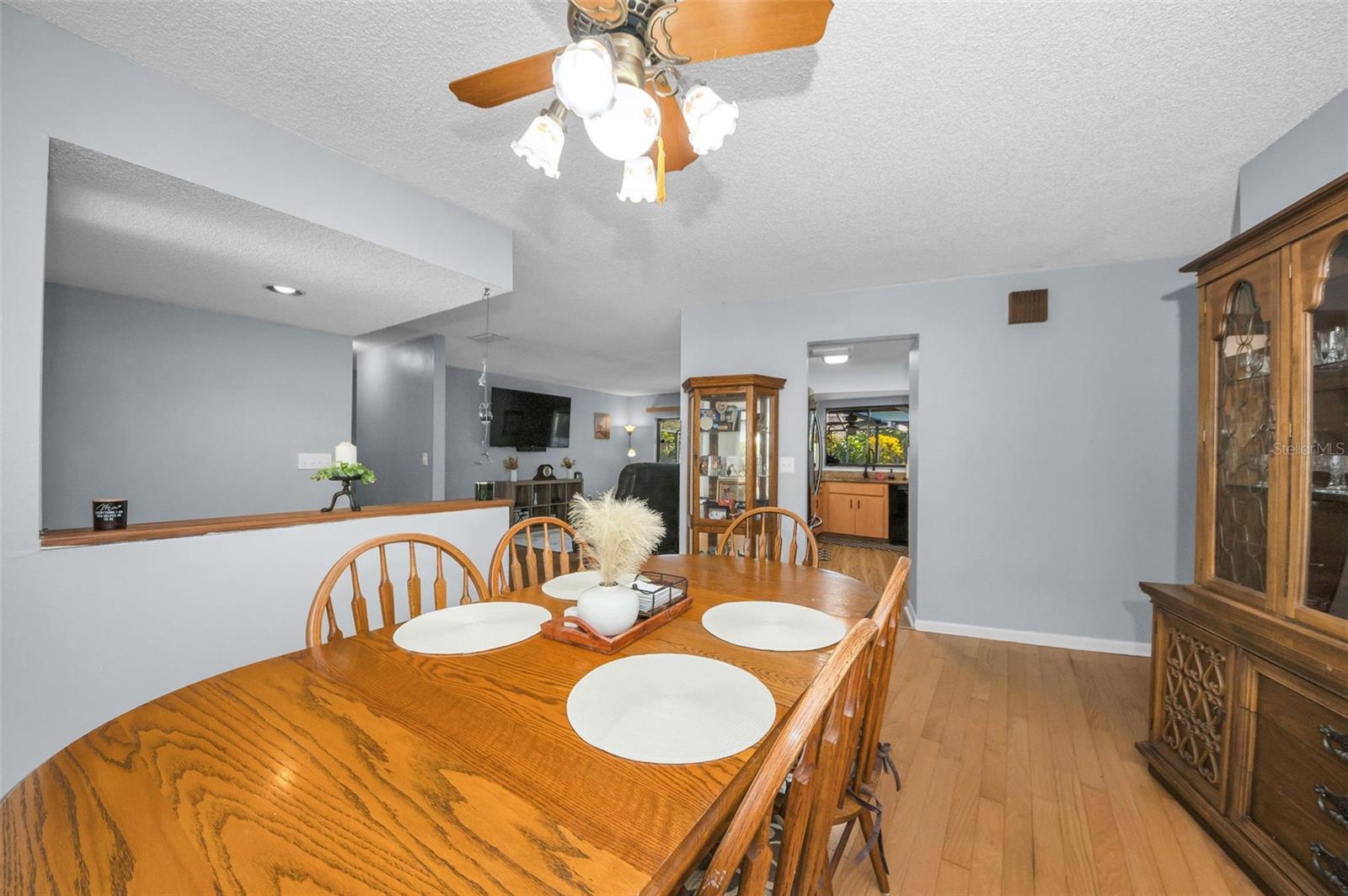 Image 21 of 62 For 415 Bayfield Drive