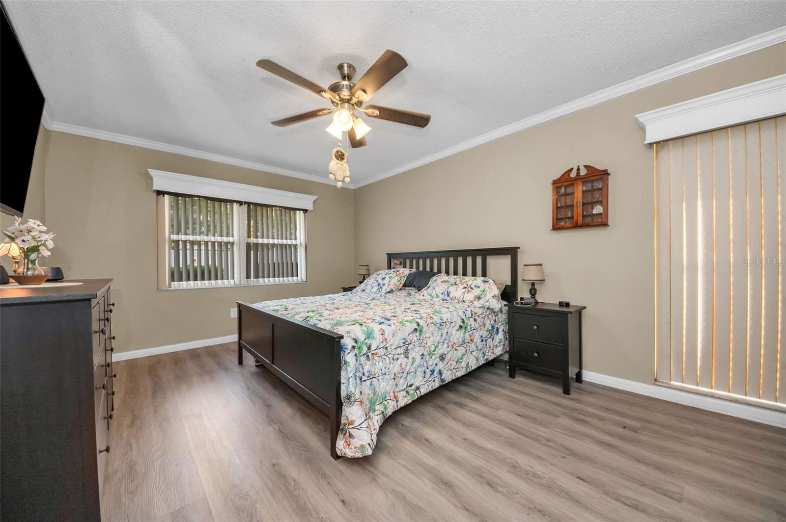 Image 32 of 62 For 415 Bayfield Drive